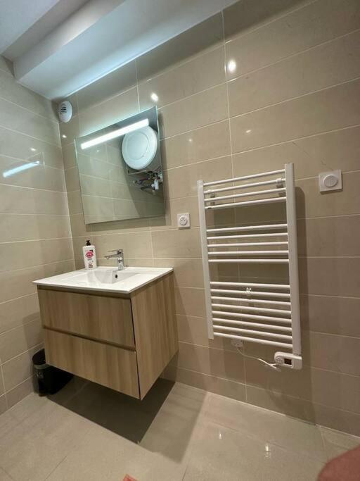 شقة Cocoon 52 M2 New, Beautiful View Castle And Mountain فوا المظهر الخارجي الصورة