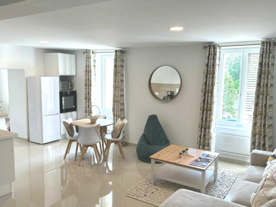شقة Cocoon 52 M2 New, Beautiful View Castle And Mountain فوا المظهر الخارجي الصورة