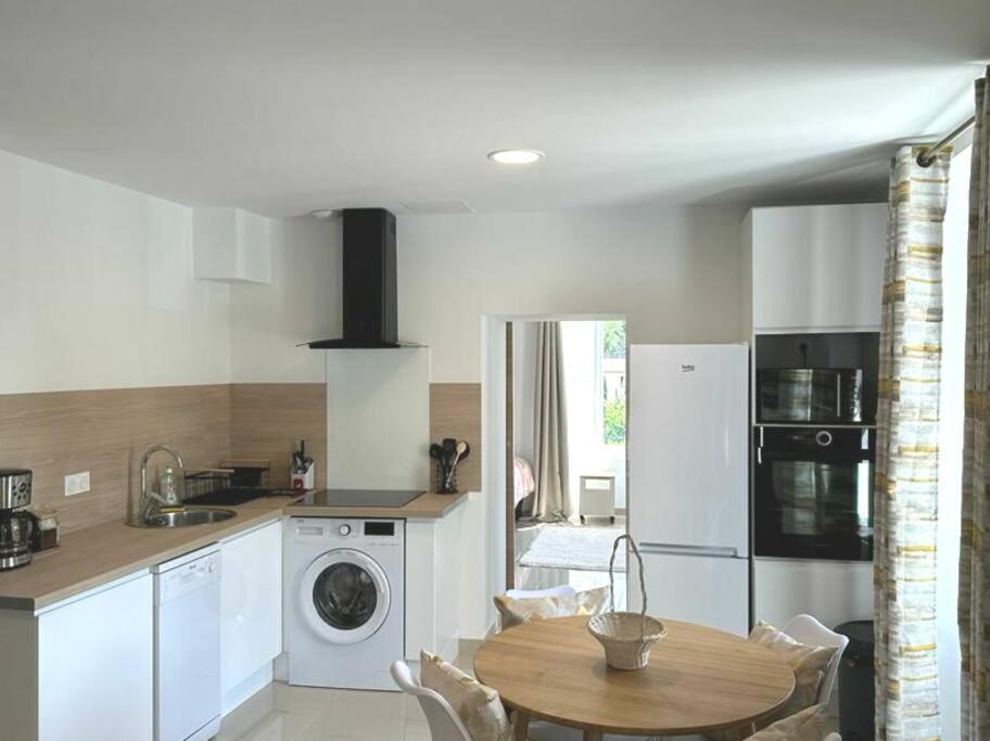شقة Cocoon 52 M2 New, Beautiful View Castle And Mountain فوا المظهر الخارجي الصورة